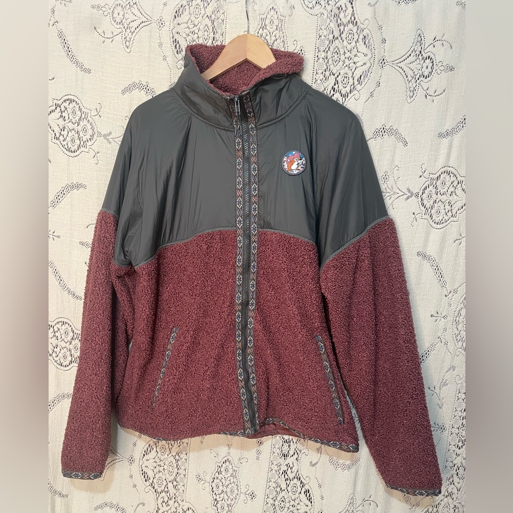 Buc-ees: Cozy Two-Tone Sherpa Jacket - Burgundy and Charcoal